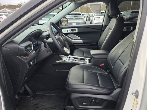 Used 2023 Ford Explorer Limited w/ Limited Technology Package image 35