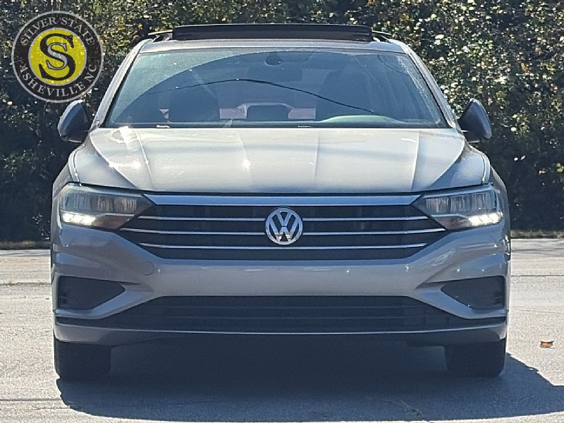 Used 2019 Volkswagen Jetta SE FWD image 2