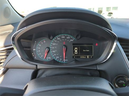 Used 2022 Chevrolet Trax LT w/ Sport Edition image 39