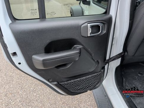 Used 2018 Jeep Wrangler Unlimited Sport S image 14