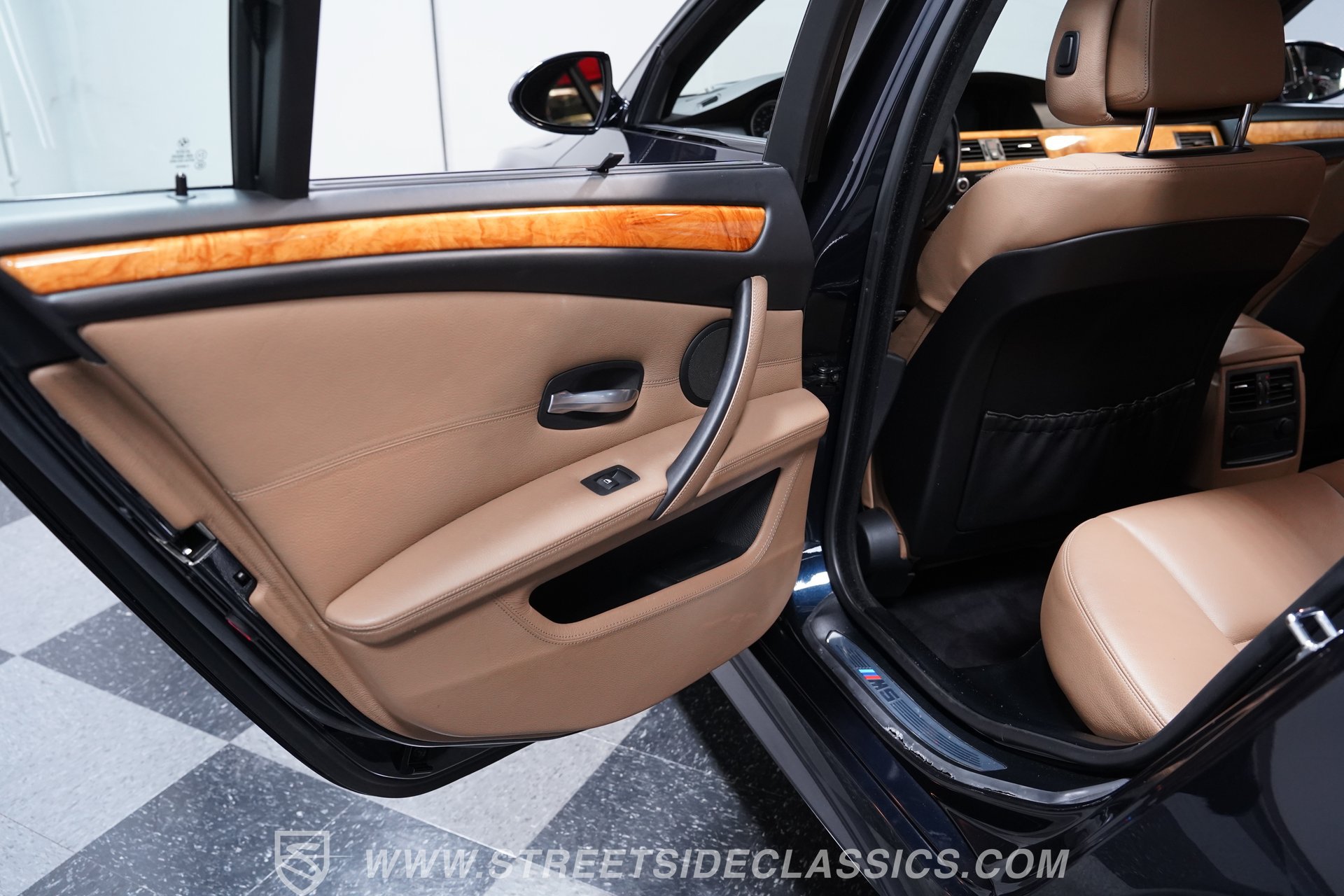 Used 2010 BMW M5 RWD image 35