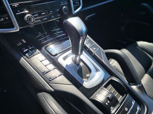 Used 2018 Porsche Cayenne S AWD/4WD image 15