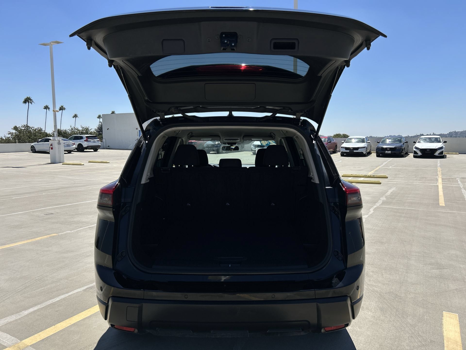 Used 2024 Nissan Rogue S AWD/4WD image 19