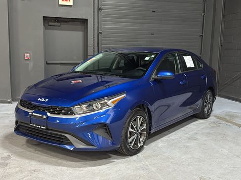 Used 2023 Kia Forte LXS FWD image 3