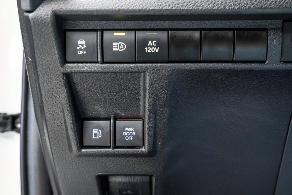 Used 2024 Toyota Sienna XSE w/ XSE Plus Package AWD/4WD image 39