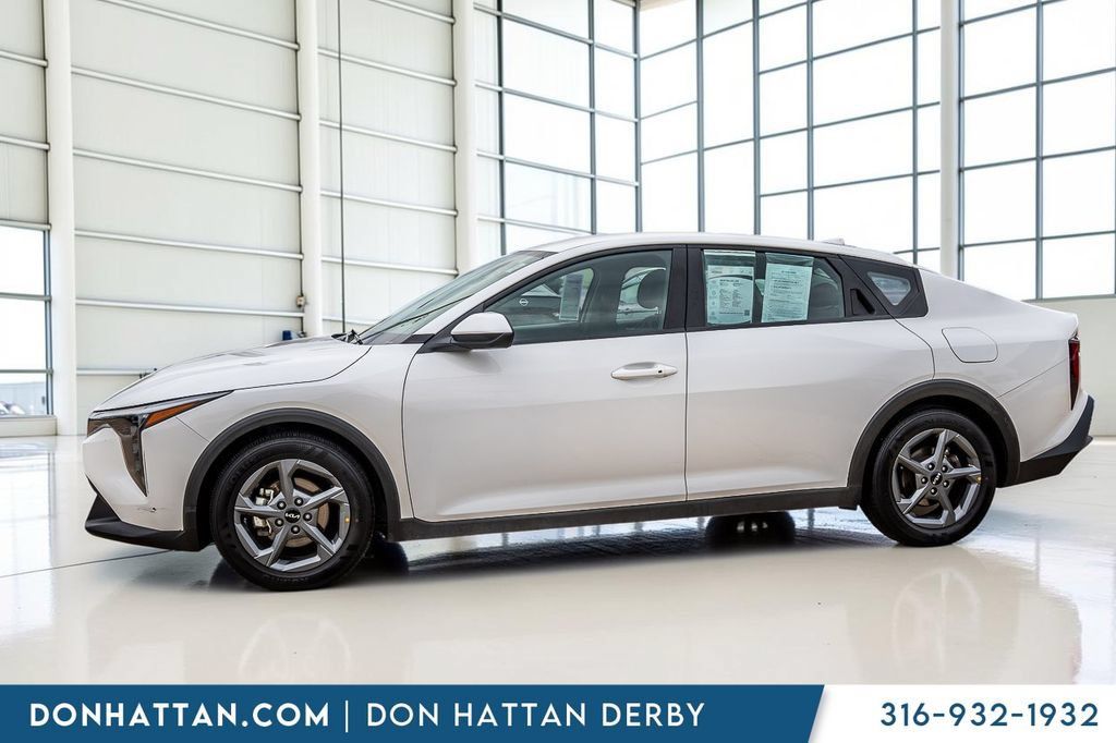 Used 2025 Kia K4 FWD image 2