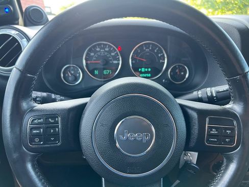 Used 2014 Jeep Wrangler Unlimited Rubicon w/ Dual Top Group AWD/4WD image 27