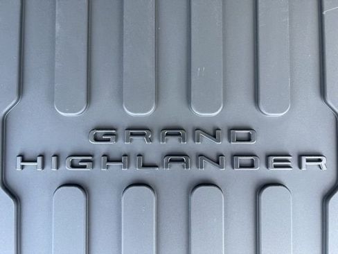 New 2026 Toyota Grand Highlander FWD image 2