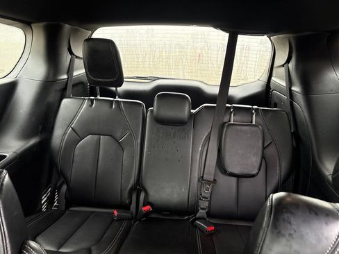 Used 2025 Chrysler Pacifica Select FWD image 13