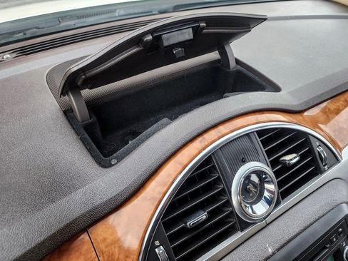 Used 2009 Buick Enclave CXL w/ Entertainment Package #4 image 26