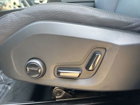 Certified 2025 Volvo XC60 B5 Plus AWD/4WD image 29