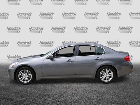 Used 2015 INFINITI Q40 w/ Moonroof Package RWD image 6