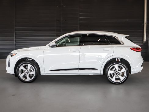 New 2025 Audi Q5 Premium AWD/4WD image 12