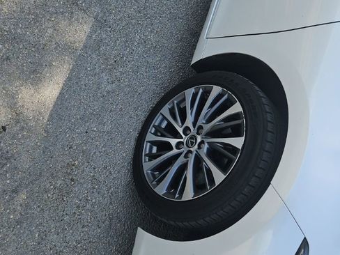 Used 2019 Lexus ES 350 w/ Premium Package FWD image 2