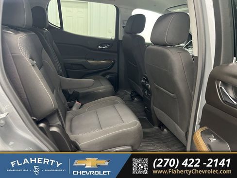 Used 2023 GMC Acadia SLE w/ Driver Convenience Package image 13