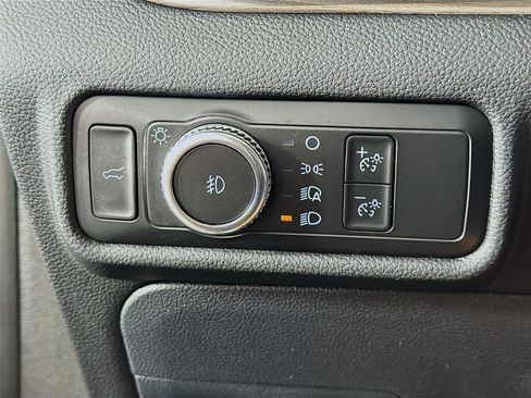 Used 2022 Ford Explorer Limited w/ Equipment Group 301A RWD image 9