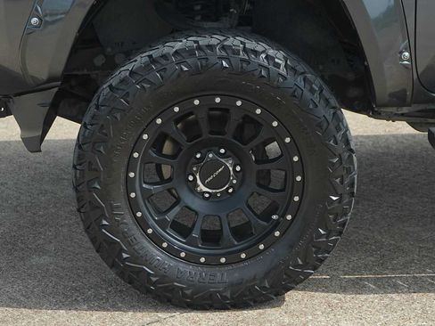 Used 2017 Toyota Tacoma SR w/ Tow Package AWD/4WD image 8