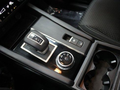 Used 2022 Mitsubishi Outlander ES image 19