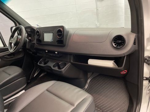 Used 2022 Mercedes-Benz Sprinter 144 Cargo image 19