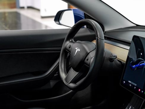 Used 2018 Tesla Model 3 Long Range image 16