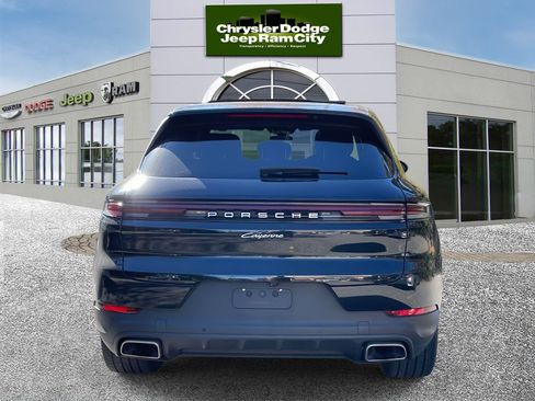 Used 2024 Porsche Cayenne Base image 7