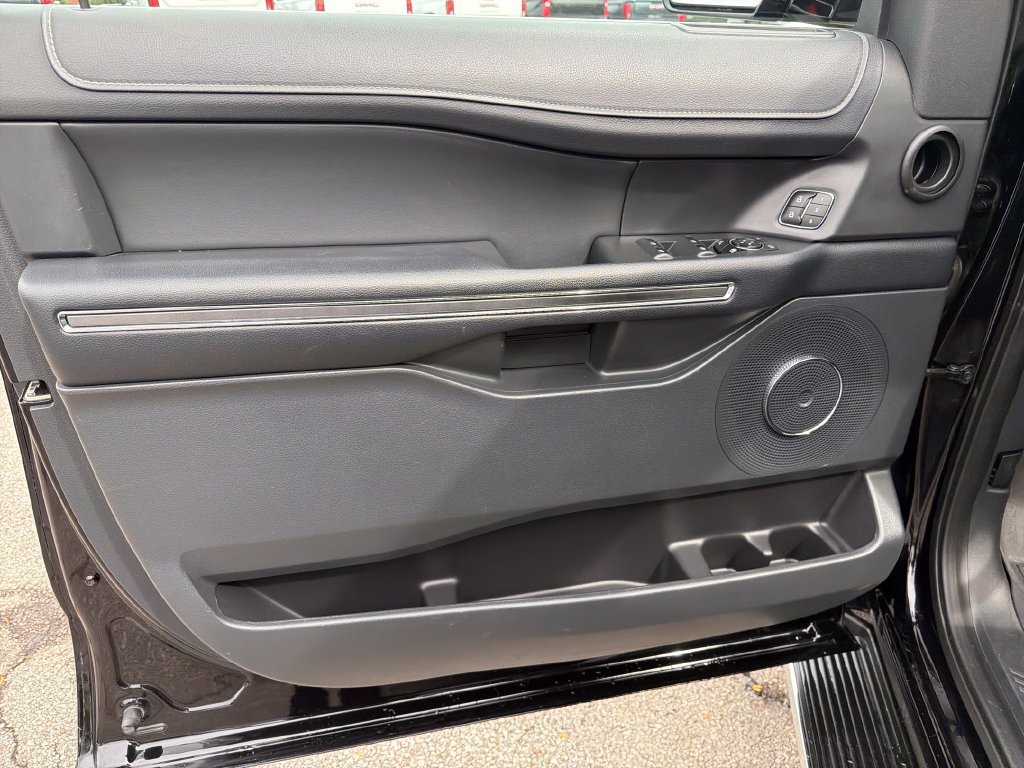 Used 2023 Ford Expedition XLT AWD/4WD image 11