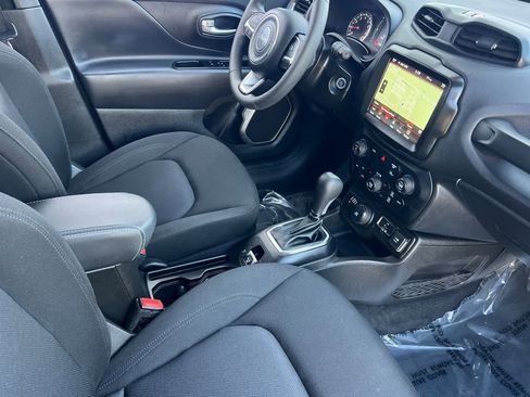 Used 2023 Jeep Renegade Latitude image 18