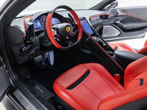 Used 2022 Ferrari Roma RWD image 34