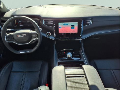 Used 2023 Jeep Wagoneer L Series III w/ Premium Group I image 9