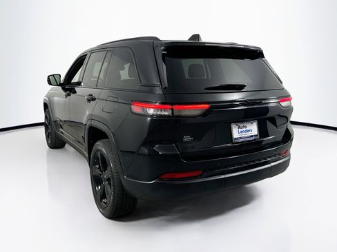 Used 2023 Jeep Grand Cherokee Altitude image 7