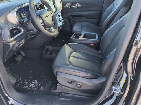 New 2026 Chrysler Pacifica Select w/ S Appearance Package FWD image 37