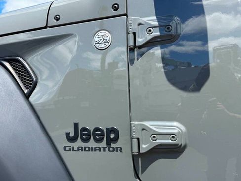 Used 2020 Jeep Gladiator Sport w/ Quick Order Package 24S AWD/4WD image 18