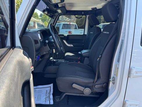 Used 2018 Jeep Wrangler Unlimited Rubicon w/ Cold Weather Group image 10