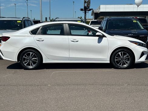 Used 2024 Kia Forte LXS w/ LXS Technology Package FWD image 3