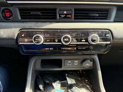 Used 2025 Honda Pilot Touring image 15