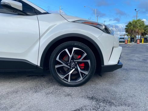 Used 2019 Toyota C-HR XLE FWD image 15