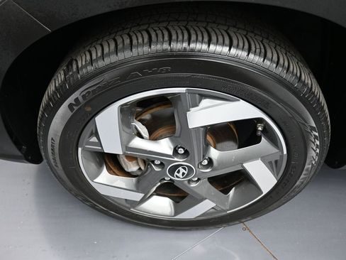 Certified 2022 Hyundai Venue Limited FWD image 14