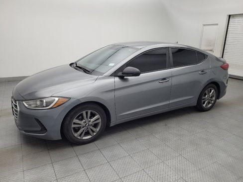 Used 2017 Hyundai Elantra SE FWD image 2
