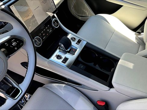 New 2026 Jaguar F-PACE R-Dynamic S image 8