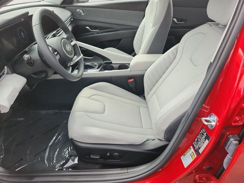 Used 2026 Hyundai Elantra Limited FWD image 10