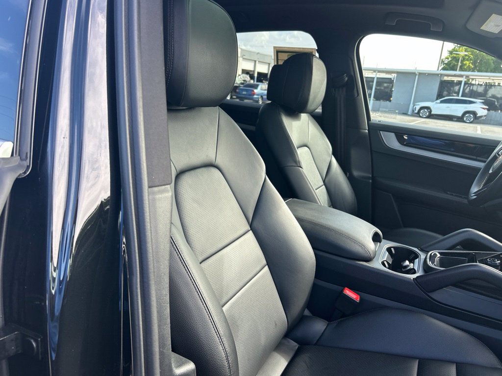 Used 2025 Porsche Cayenne AWD/4WD image 22
