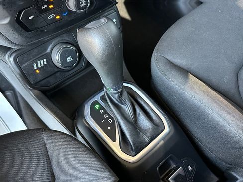 Used 2019 Jeep Renegade Latitude image 28