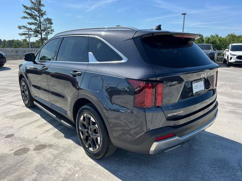 Used 2025 Kia Sorento S w/ Panoramic Sunroof Package AWD/4WD image 7