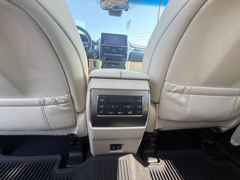Used 2023 Lexus GX 460 Premium w/ Accessory Package AWD/4WD image 19
