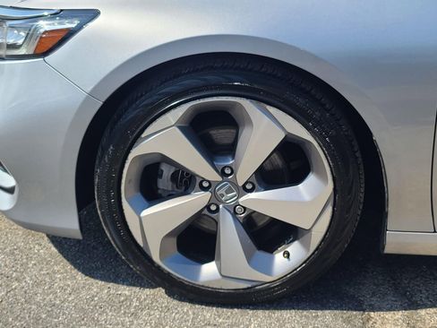 Used 2018 Honda Accord Touring image 32