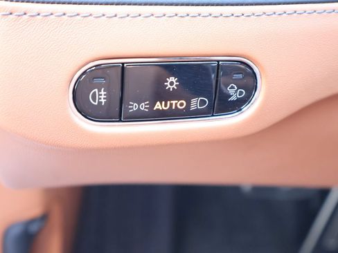 Used 2024 Bentley Flying Spur V8 AWD/4WD image 24