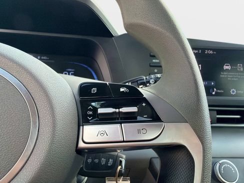 Used 2024 Hyundai Elantra SE image 27