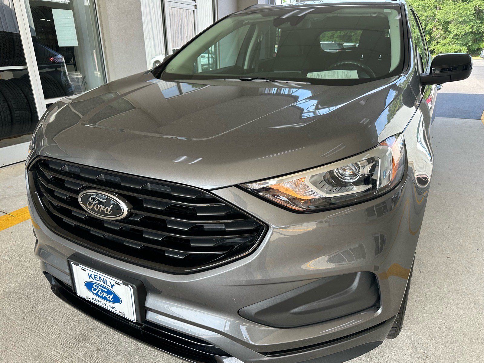 Certified 2024 Ford Edge SE w/ Black Appearance Package AWD/4WD image 2