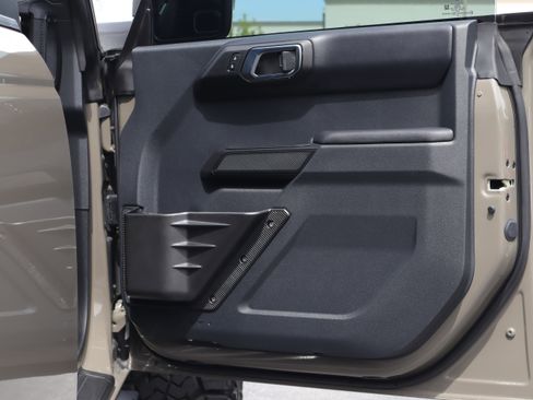 Used 2025 Ford Bronco Outer Banks image 24