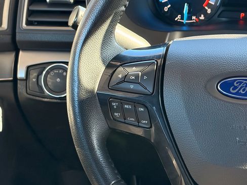 Used 2018 Ford Explorer XLT image 30